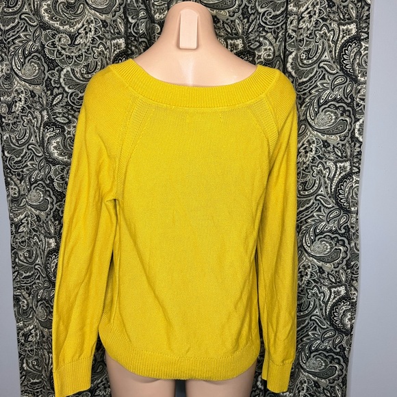 BANANA REPUBLIC ORGANIC COTTON SCOOP-NECK SWEATER - Picture 2 of 3